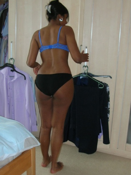 Indian Housewife Panties - Indian Women Porn Pics & Nude Pictures - AllPantyPics.com