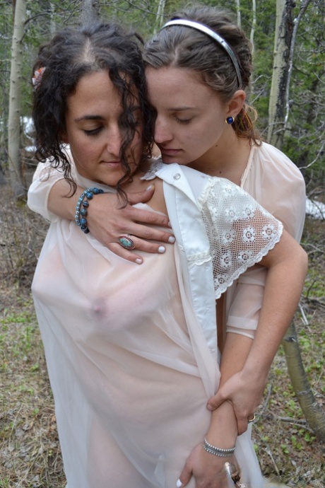 Amateur Outdoor Lesbians - Lesbian Outdoor Porn Pics & Nude Pictures - AllPantyPics.com